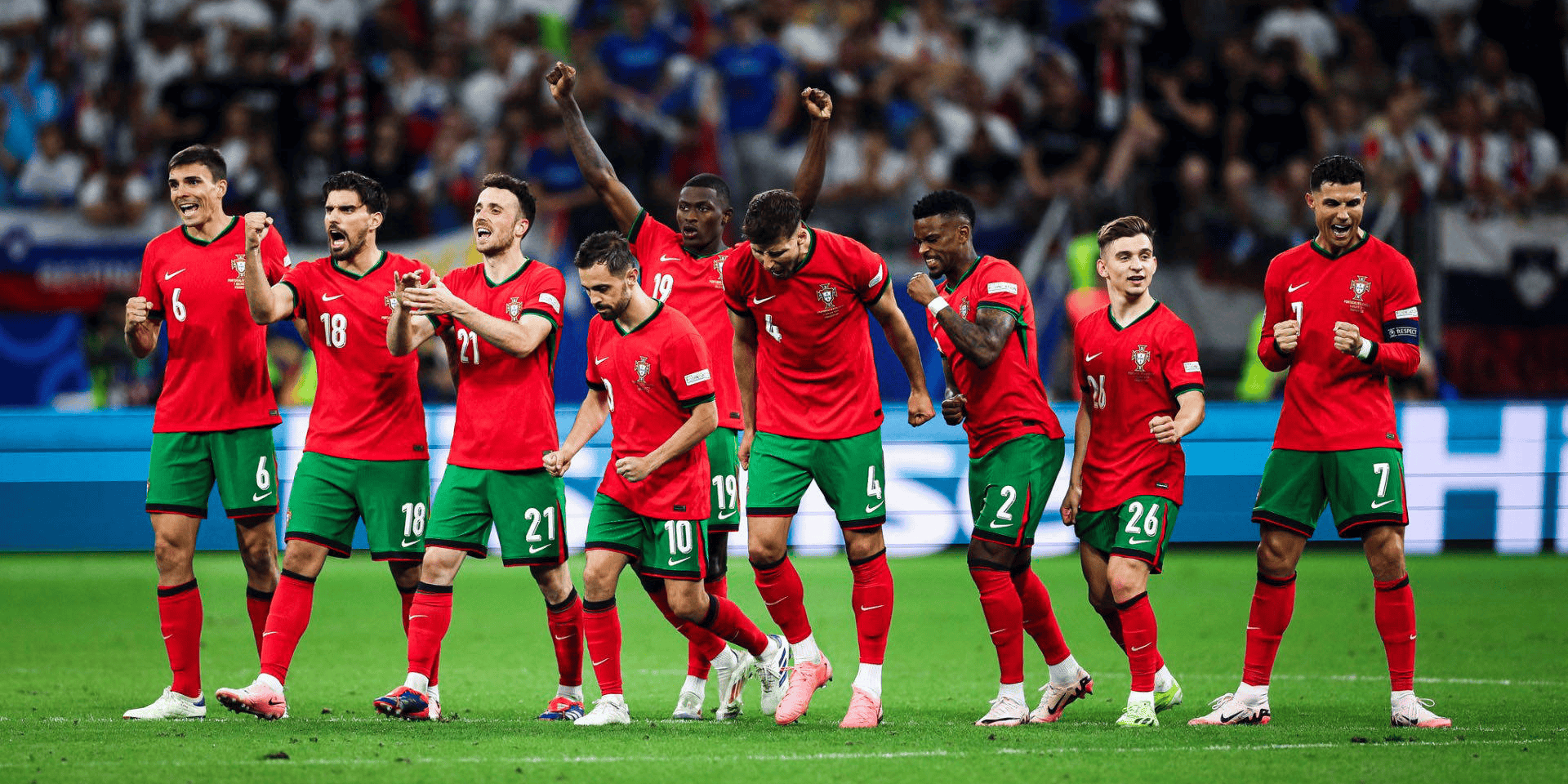 荷兰队主场完胜葡萄牙，成功晋级下一轮