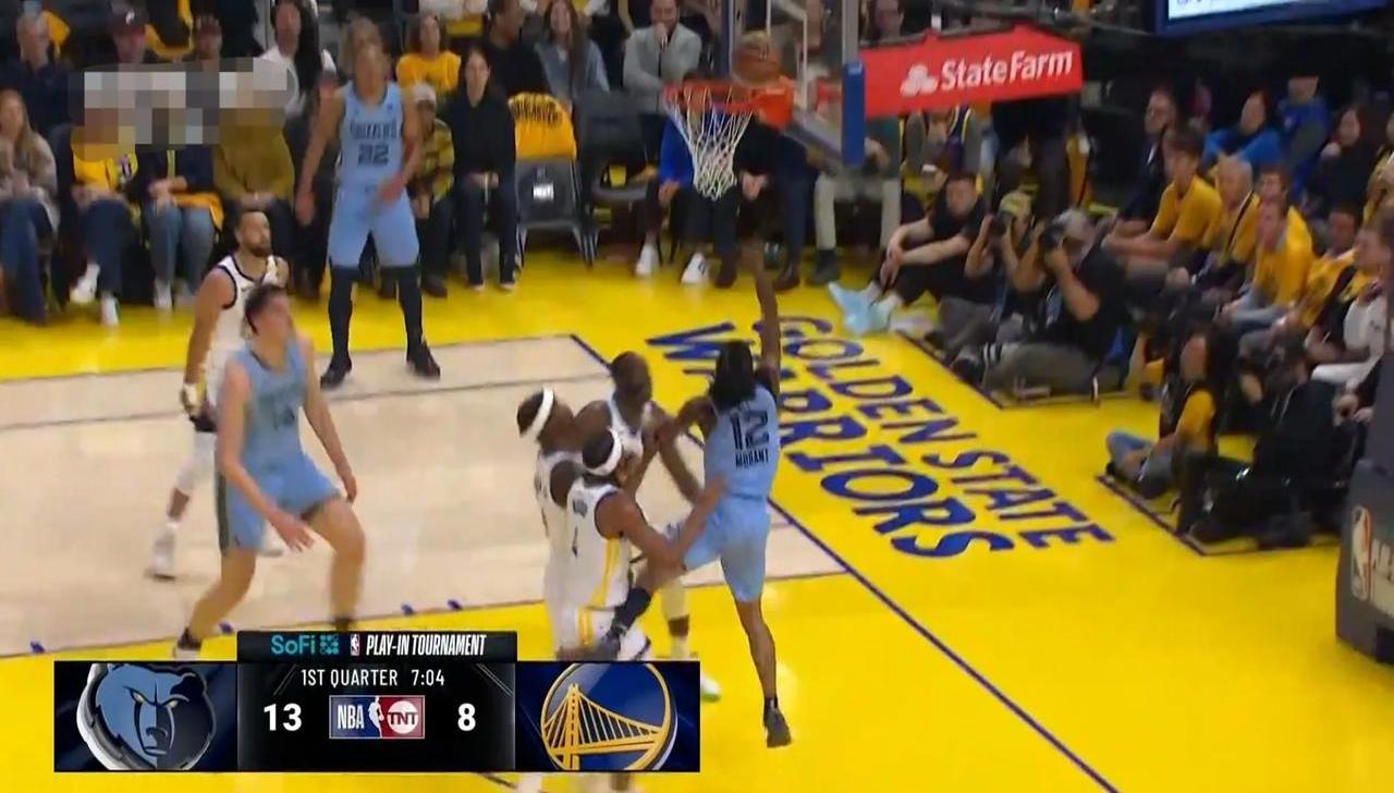 超级巨星现身，球队轻松击败对手轰动全场！的简单介绍