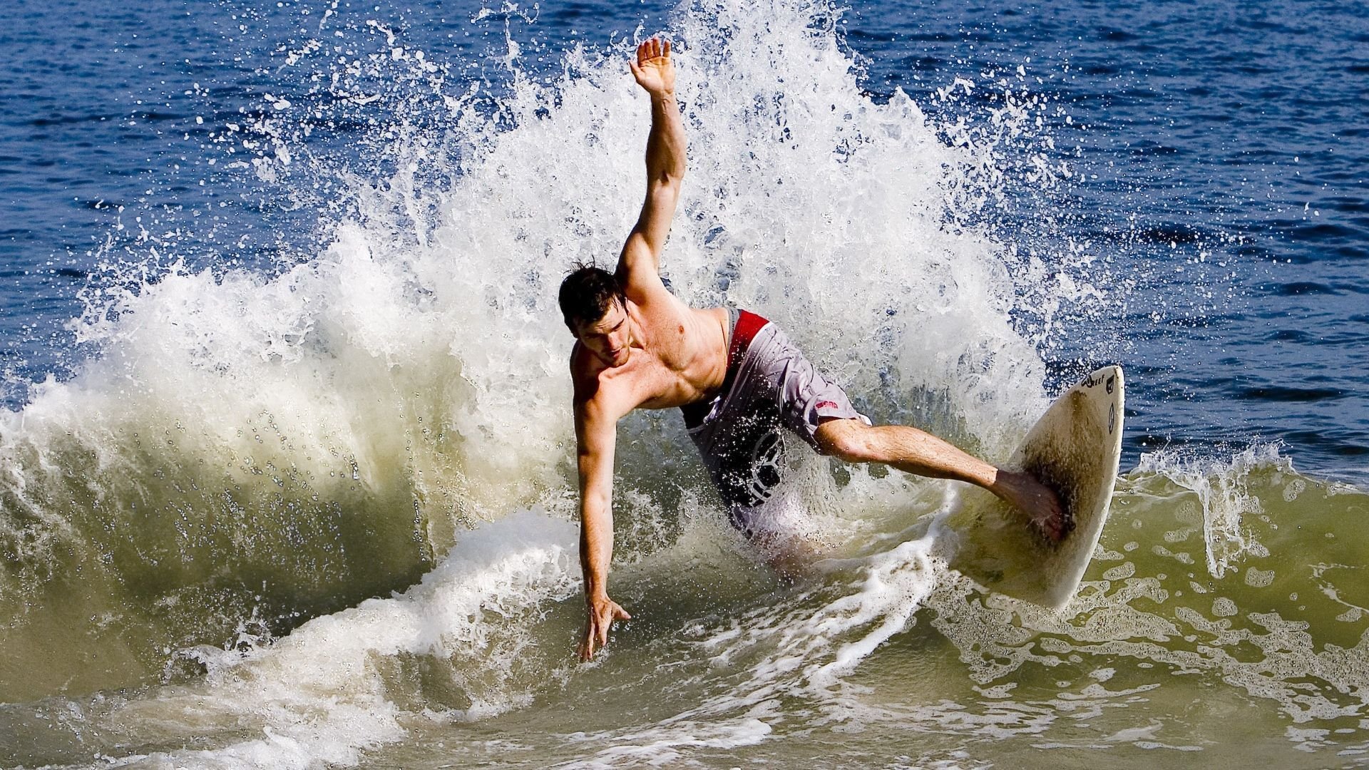 雷恩稳如磐石击退蓝军，姆巴佩存在感贯穿全场