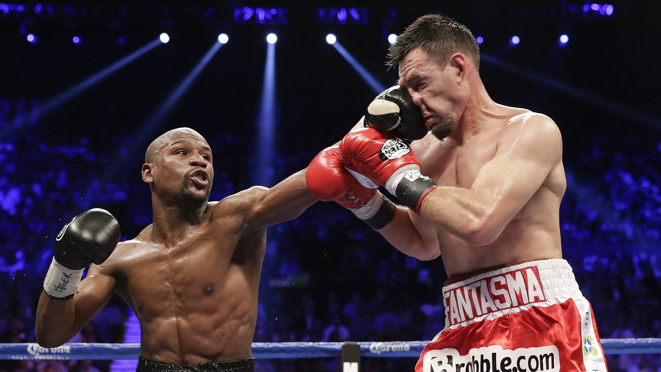 绿茵绝杀与球台烈焰，当波兰之刃刺穿三狮，梁靖崑点燃赛场