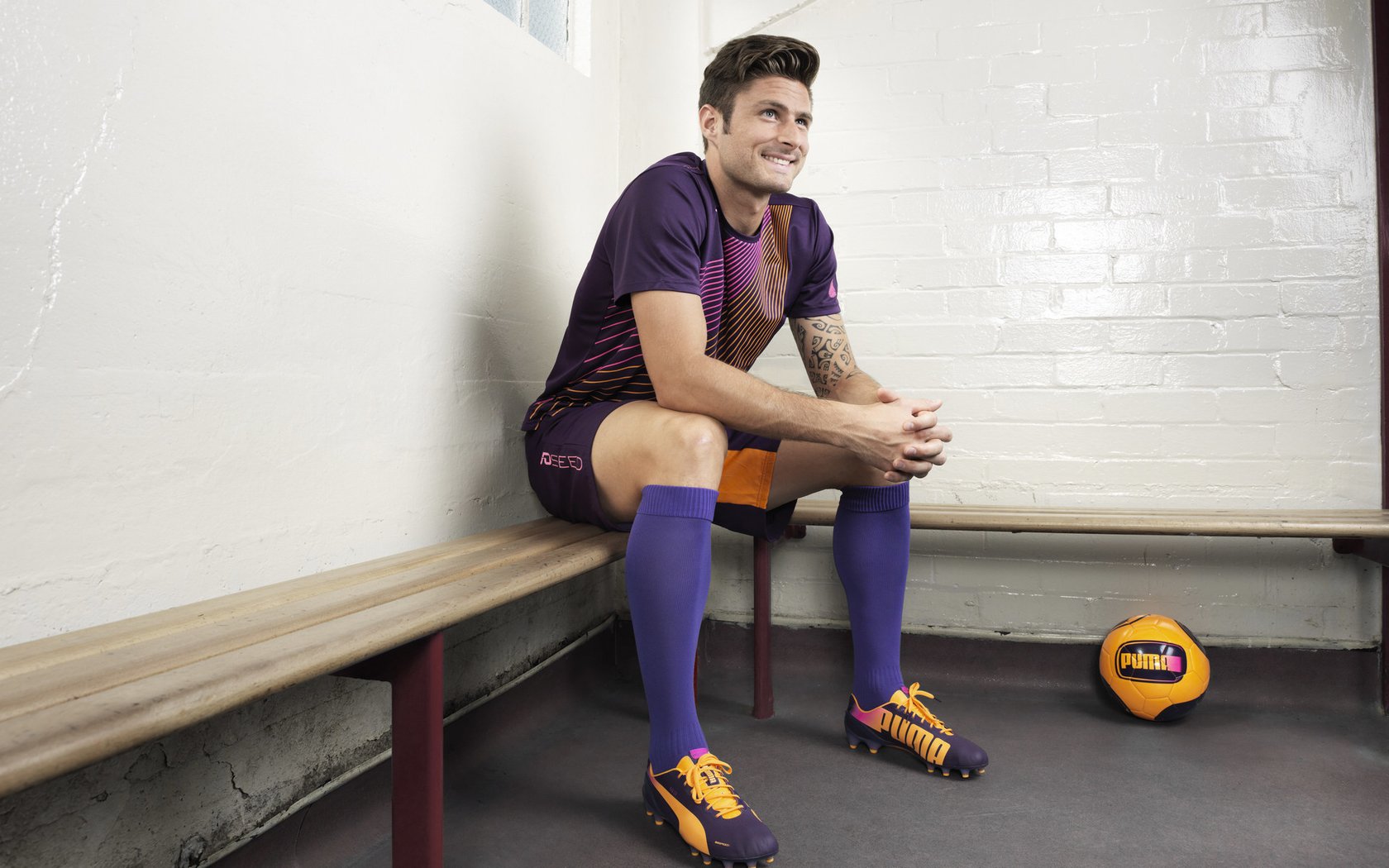 赛道上的不可能三角，当雷诺铁蹄踏碎威廉姆斯，勒克莱尔如何以孤光刺破宿命？